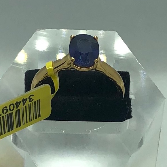 Genuine Sapphire Solitaire Ring - Picture 3 of 4